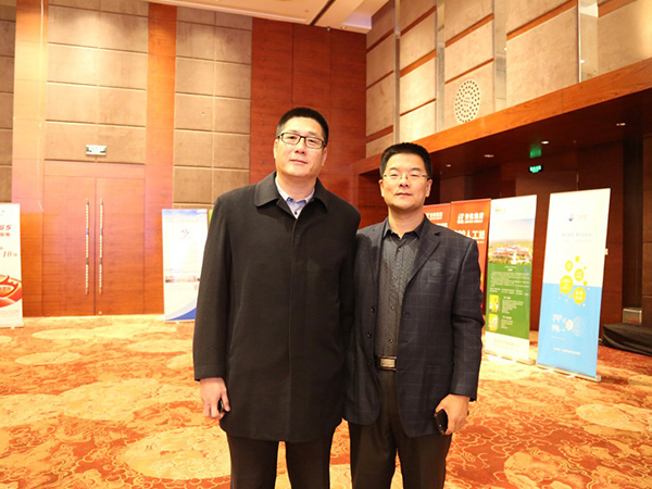 與《飼料研究雜志社》李環(huán)旭社長